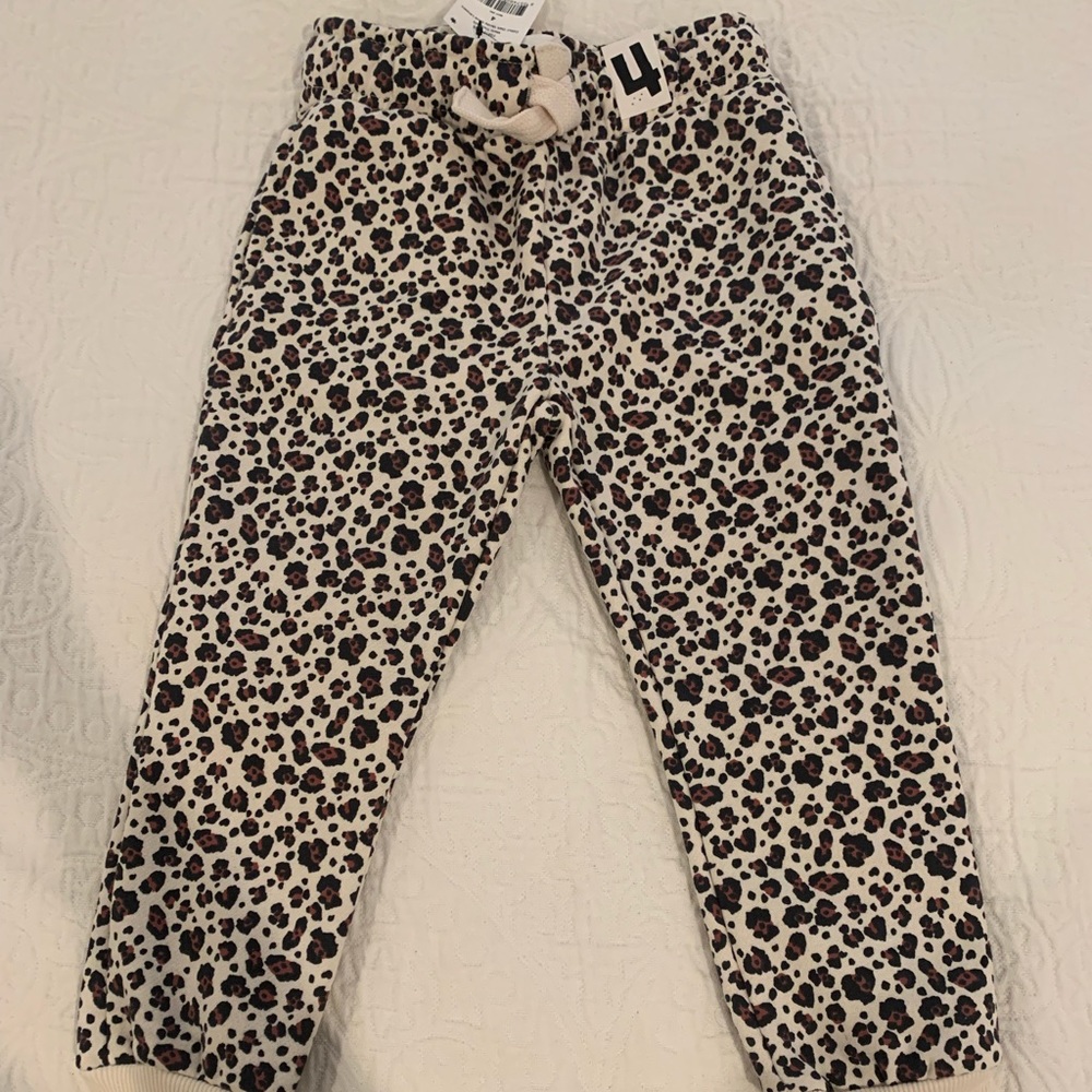 Cotton On Kids. NWT size 4. Fleece inside, leopard pattern.